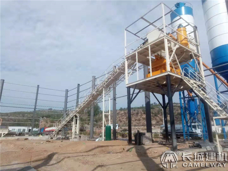 60商混砼攪拌站設(shè)備是眾多商混砼攪拌站設(shè)備型號(hào)中的一種，也叫60商混攪拌站或是60商混攪拌機(jī)。而60商混砼攪拌站用的是js1000型混凝土攪拌主機(jī)，一次可出一方料，因此也叫一方機(jī)攪拌站或一方攪拌站。