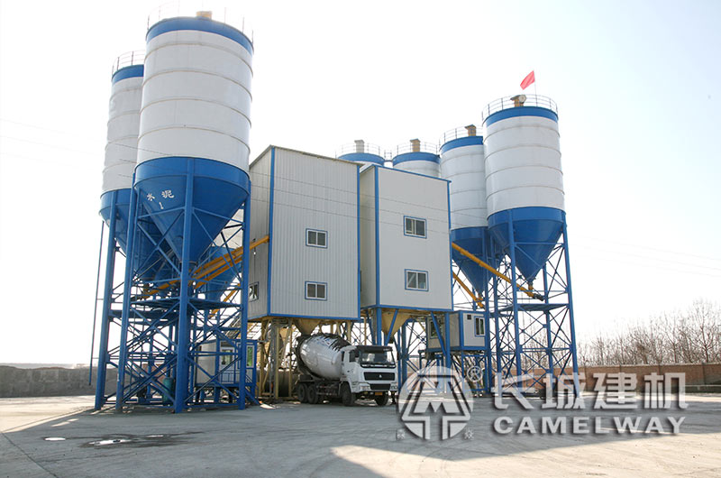 水泥攪拌站設(shè)備現(xiàn)場(chǎng)實(shí)景圖