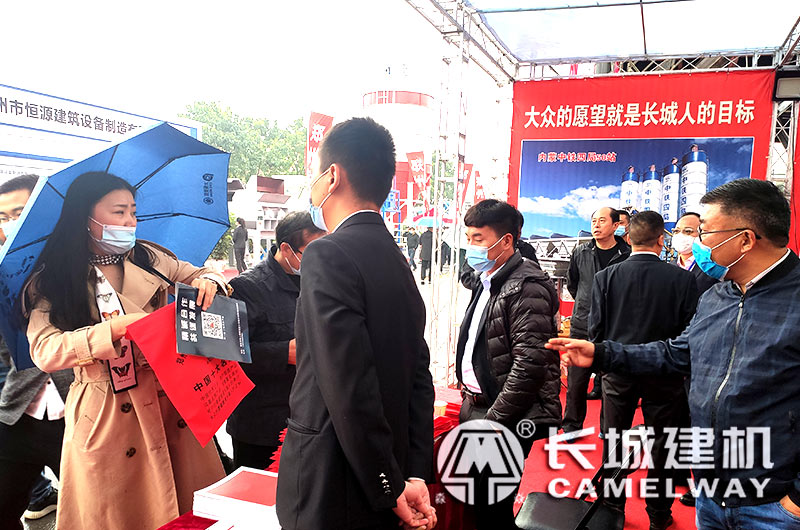 展會(huì)現(xiàn)場(chǎng)客戶眾多