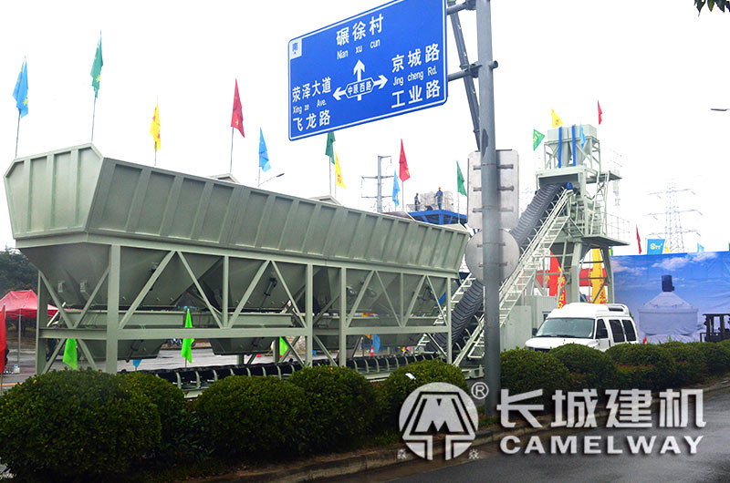 眾多企業(yè)前來(lái)參展