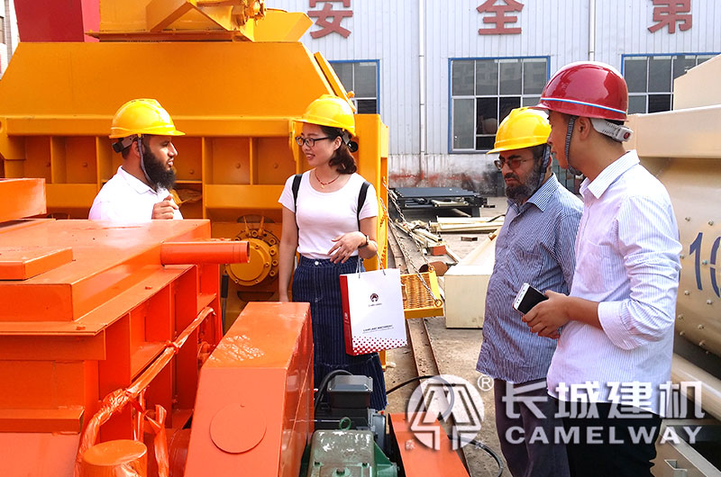 客戶來長(zhǎng)城建機(jī)廠家考察